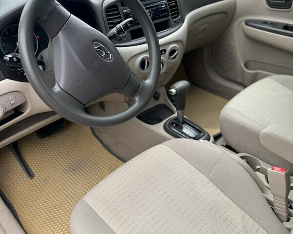 Червоний Хендай Акцент, об'ємом двигуна 1.6 л та пробігом 135 тис. км за 5550 $, фото 13 на Automoto.ua