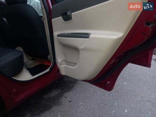 Красный Хендай Акцент, объемом двигателя 1.4 л и пробегом 200 тыс. км за 4100 $, фото 3 на Automoto.ua