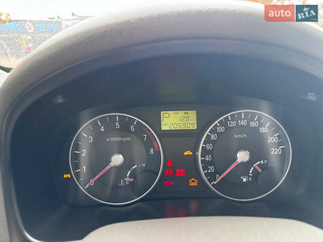 Красный Хендай Акцент, объемом двигателя 1.4 л и пробегом 206 тыс. км за 5100 $, фото 13 на Automoto.ua