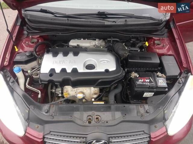 Красный Хендай Акцент, объемом двигателя 1.4 л и пробегом 200 тыс. км за 4100 $, фото 17 на Automoto.ua