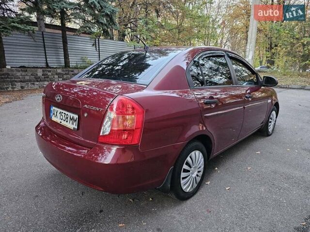 Хендай Акцент 2007 в Харькове на Automoto.ua Красный Хендай Акцент, объемом двигателя 1.4 л и пробегом 143 тыс. км за 4750 $, фото 3 на Automoto.ua