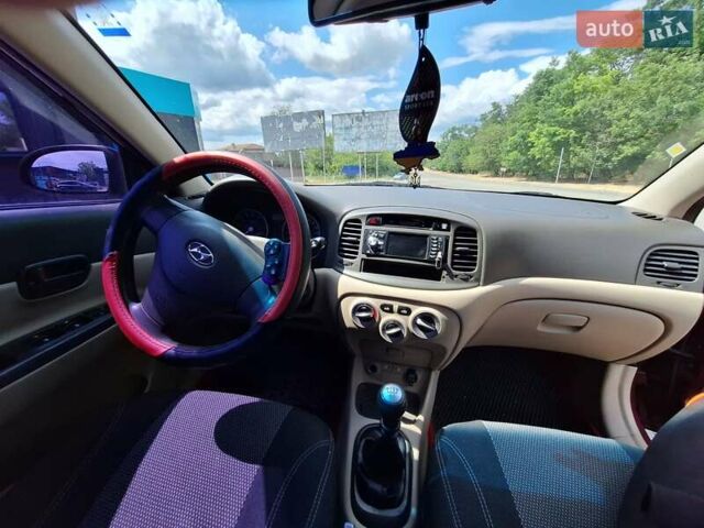 Красный Хендай Акцент, объемом двигателя 1.4 л и пробегом 258 тыс. км за 5200 $, фото 1 на Automoto.ua