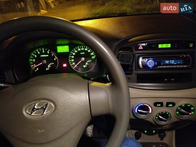 Красный Хендай Акцент, объемом двигателя 1.4 л и пробегом 274 тыс. км за 4500 $, фото 10 на Automoto.ua