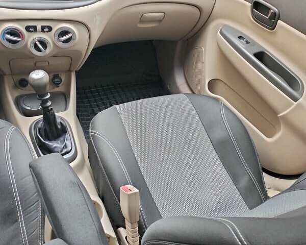 Червоний Хендай Акцент, об'ємом двигуна 1.4 л та пробігом 170 тис. км за 4200 $, фото 6 на Automoto.ua