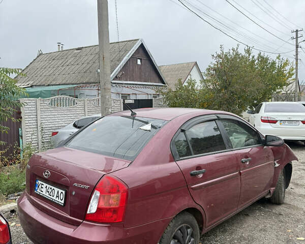 Красный Хендай Акцент, объемом двигателя 1.4 л и пробегом 186 тыс. км за 1500 $, фото 6 на Automoto.ua