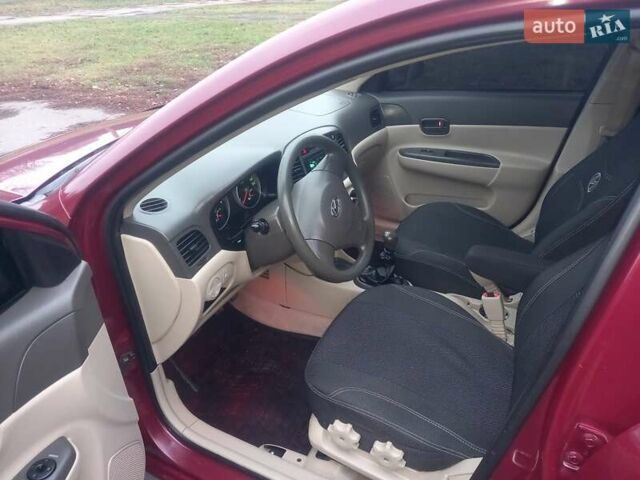 Красный Хендай Акцент, объемом двигателя 1.4 л и пробегом 200 тыс. км за 4100 $, фото 15 на Automoto.ua