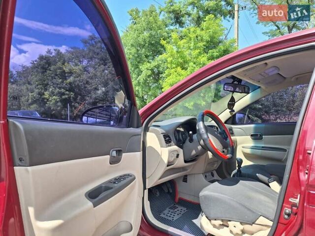 Красный Хендай Акцент, объемом двигателя 1.4 л и пробегом 258 тыс. км за 5200 $, фото 10 на Automoto.ua