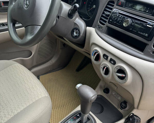 Червоний Хендай Акцент, об'ємом двигуна 1.6 л та пробігом 135 тис. км за 5550 $, фото 14 на Automoto.ua