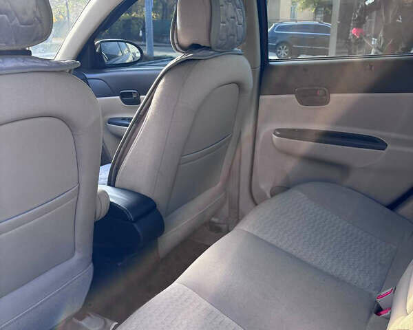 Красный Хендай Акцент, объемом двигателя 1.4 л и пробегом 206 тыс. км за 5100 $, фото 8 на Automoto.ua