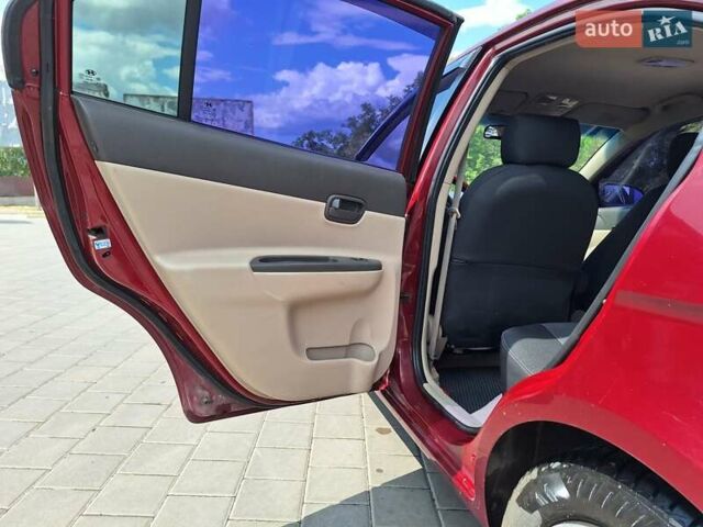Красный Хендай Акцент, объемом двигателя 1.4 л и пробегом 258 тыс. км за 5200 $, фото 5 на Automoto.ua