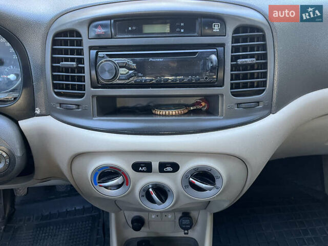 Червоний Хендай Акцент, об'ємом двигуна 1.4 л та пробігом 181 тис. км за 4800 $, фото 12 на Automoto.ua