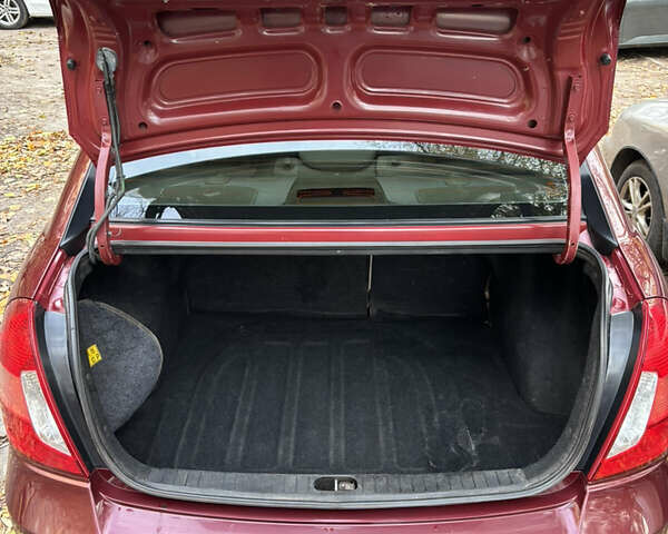 Красный Хендай Акцент, объемом двигателя 1.4 л и пробегом 200 тыс. км за 4750 $, фото 8 на Automoto.ua