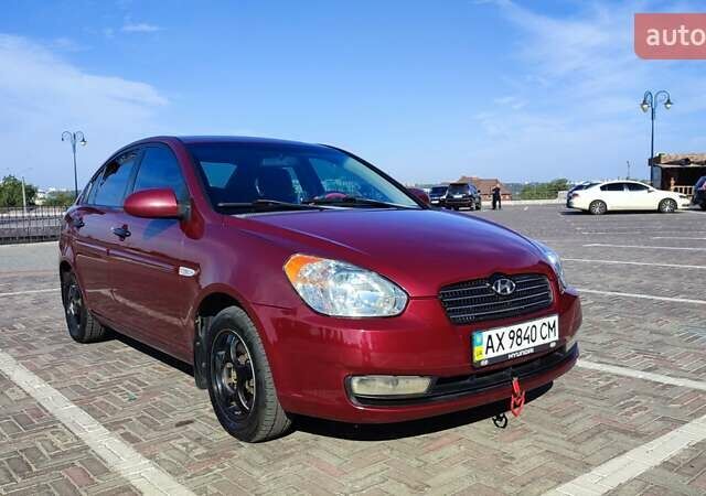 Красный Хендай Акцент, объемом двигателя 1.4 л и пробегом 325 тыс. км за 4000 $, фото 2 на Automoto.ua