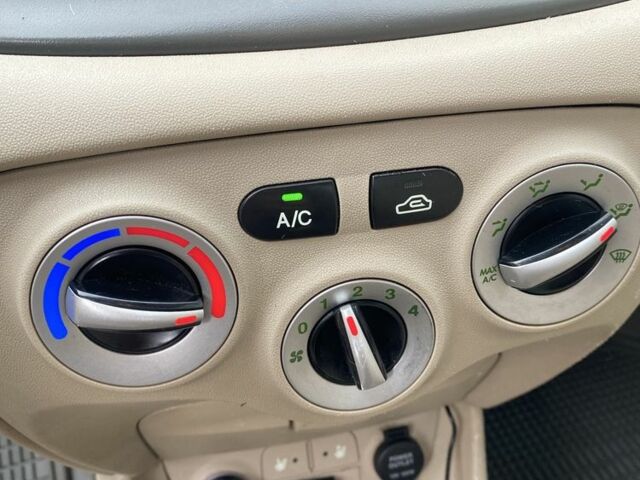 Червоний Хендай Акцент, об'ємом двигуна 1.4 л та пробігом 228 тис. км за 4950 $, фото 14 на Automoto.ua