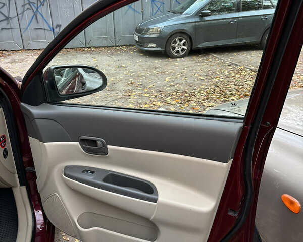 Красный Хендай Акцент, объемом двигателя 1.4 л и пробегом 200 тыс. км за 4750 $, фото 24 на Automoto.ua