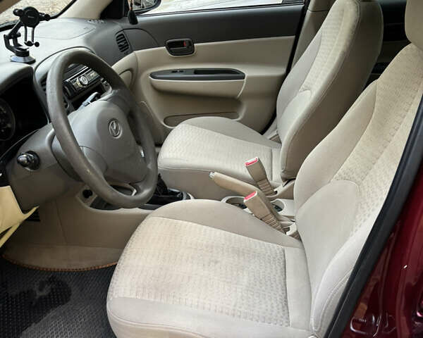 Красный Хендай Акцент, объемом двигателя 1.4 л и пробегом 200 тыс. км за 4750 $, фото 17 на Automoto.ua