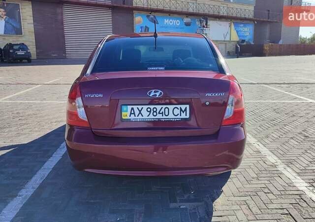 Красный Хендай Акцент, объемом двигателя 1.4 л и пробегом 325 тыс. км за 4000 $, фото 7 на Automoto.ua