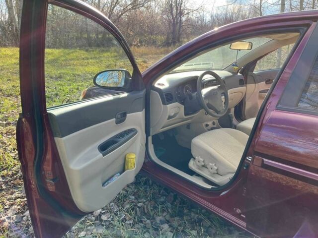 Червоний Хендай Акцент, об'ємом двигуна 1.5 л та пробігом 288 тис. км за 5650 $, фото 2 на Automoto.ua