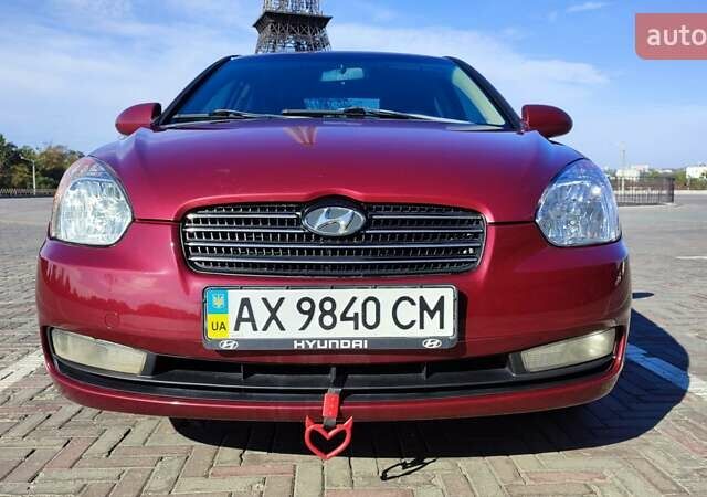 Красный Хендай Акцент, объемом двигателя 1.4 л и пробегом 325 тыс. км за 4000 $, фото 1 на Automoto.ua