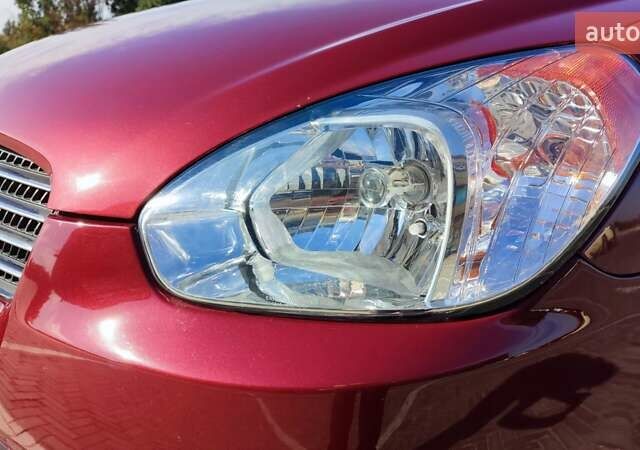 Красный Хендай Акцент, объемом двигателя 1.4 л и пробегом 325 тыс. км за 4000 $, фото 5 на Automoto.ua