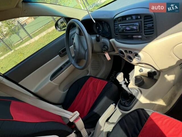 Червоний Хендай Акцент, об'ємом двигуна 1.4 л та пробігом 135 тис. км за 5200 $, фото 5 на Automoto.ua