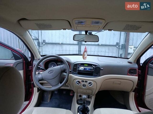 Красный Хендай Акцент, объемом двигателя 1.4 л и пробегом 156 тыс. км за 4700 $, фото 10 на Automoto.ua