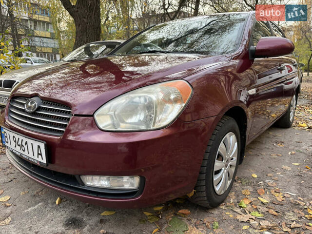Красный Хендай Акцент, объемом двигателя 1.4 л и пробегом 200 тыс. км за 4750 $, фото 5 на Automoto.ua