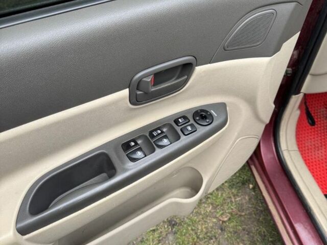 Красный Хендай Акцент, объемом двигателя 1.6 л и пробегом 218 тыс. км за 5100 $, фото 7 на Automoto.ua