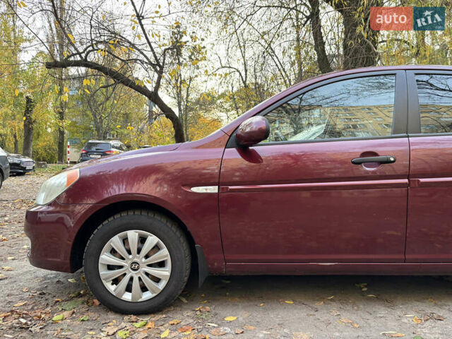 Красный Хендай Акцент, объемом двигателя 1.4 л и пробегом 200 тыс. км за 4750 $, фото 6 на Automoto.ua