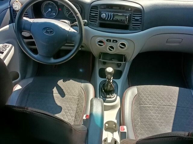 Красный Хендай Акцент, объемом двигателя 1.5 л и пробегом 225 тыс. км за 4600 $, фото 1 на Automoto.ua