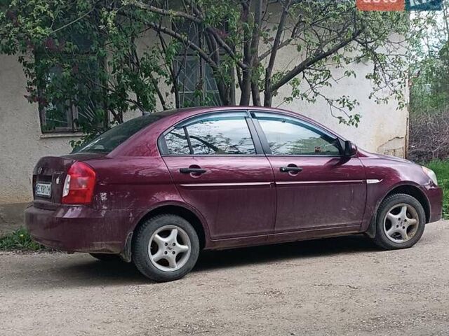 Красный Хендай Акцент, объемом двигателя 1.4 л и пробегом 244 тыс. км за 5200 $, фото 4 на Automoto.ua