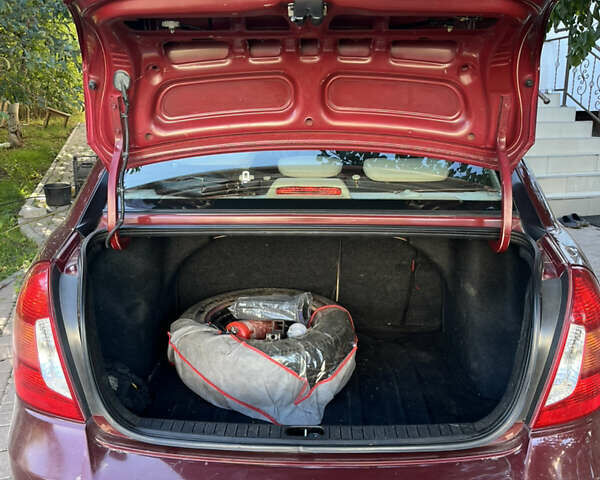 Червоний Хендай Акцент, об'ємом двигуна 1.4 л та пробігом 181 тис. км за 4800 $, фото 5 на Automoto.ua