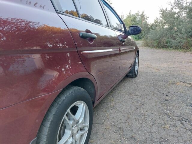 Красный Хендай Акцент, объемом двигателя 1.5 л и пробегом 250 тыс. км за 4450 $, фото 16 на Automoto.ua