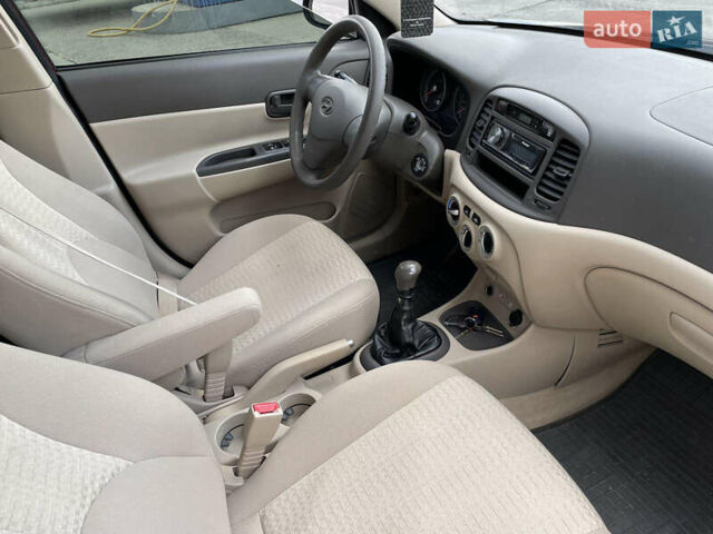 Красный Хендай Акцент, объемом двигателя 1.4 л и пробегом 185 тыс. км за 4800 $, фото 4 на Automoto.ua