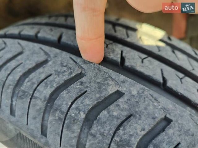 Червоний Хендай Акцент, об'ємом двигуна 1.4 л та пробігом 168 тис. км за 3900 $, фото 23 на Automoto.ua