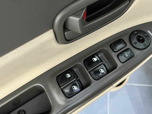 Красный Хендай Акцент, объемом двигателя 1.4 л и пробегом 233 тыс. км за 5000 $, фото 17 на Automoto.ua