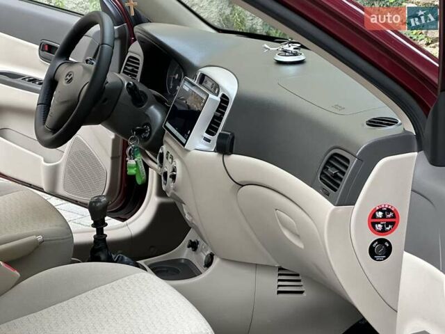 Красный Хендай Акцент, объемом двигателя 1.49 л и пробегом 165 тыс. км за 5550 $, фото 49 на Automoto.ua