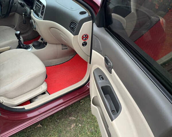 Червоний Хендай Акцент, об'ємом двигуна 1.59 л та пробігом 218 тис. км за 5100 $, фото 12 на Automoto.ua