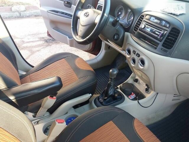 Червоний Хендай Акцент, об'ємом двигуна 1.4 л та пробігом 245 тис. км за 5200 $, фото 6 на Automoto.ua