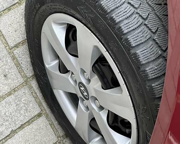 Красный Хендай Акцент, объемом двигателя 1.49 л и пробегом 165 тыс. км за 5550 $, фото 60 на Automoto.ua