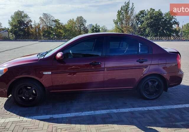 Красный Хендай Акцент, объемом двигателя 1.4 л и пробегом 325 тыс. км за 4000 $, фото 3 на Automoto.ua