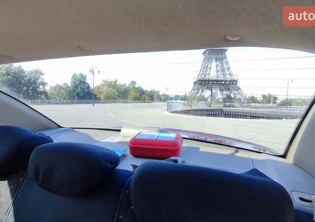 Красный Хендай Акцент, объемом двигателя 1.4 л и пробегом 325 тыс. км за 4000 $, фото 10 на Automoto.ua