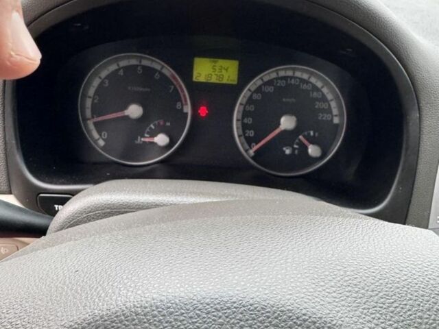 Красный Хендай Акцент, объемом двигателя 1.6 л и пробегом 218 тыс. км за 5100 $, фото 6 на Automoto.ua