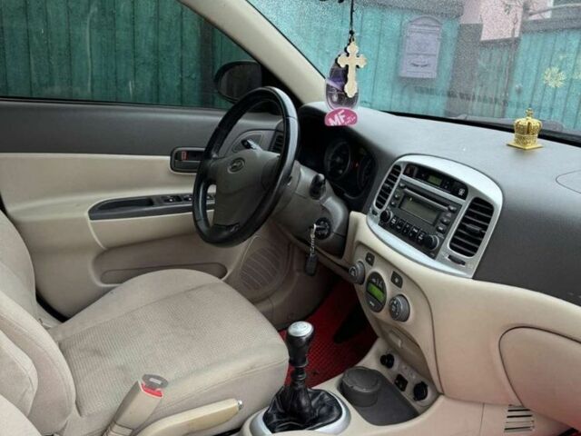 Красный Хендай Акцент, объемом двигателя 1.6 л и пробегом 218 тыс. км за 5100 $, фото 8 на Automoto.ua