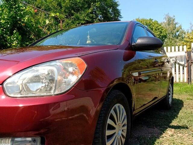 Красный Хендай Акцент, объемом двигателя 1.5 л и пробегом 225 тыс. км за 4600 $, фото 4 на Automoto.ua