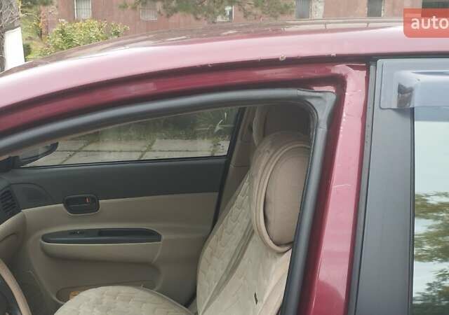 Красный Хендай Акцент, объемом двигателя 1.6 л и пробегом 212 тыс. км за 5700 $, фото 7 на Automoto.ua