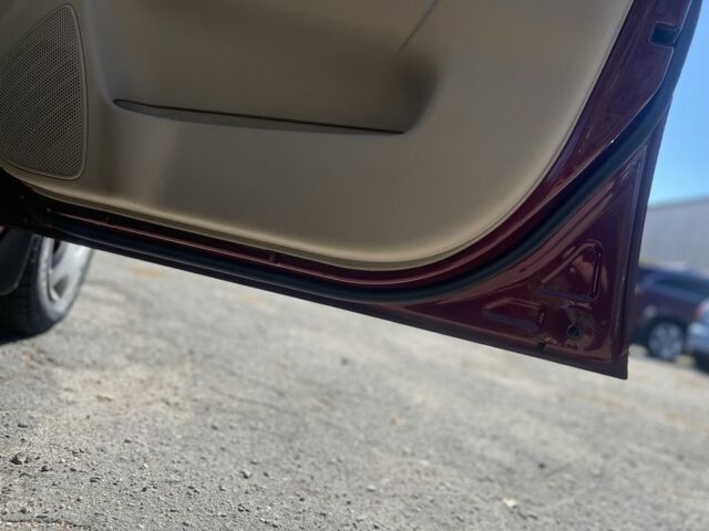 Красный Хендай Акцент, объемом двигателя 1.4 л и пробегом 150 тыс. км за 5300 $, фото 9 на Automoto.ua