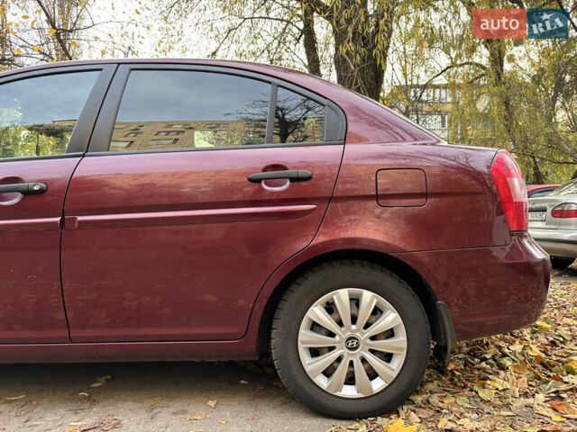 Красный Хендай Акцент, объемом двигателя 1.4 л и пробегом 200 тыс. км за 4750 $, фото 7 на Automoto.ua