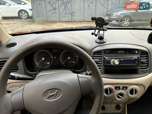 Красный Хендай Акцент, объемом двигателя 1.4 л и пробегом 200 тыс. км за 4750 $, фото 18 на Automoto.ua