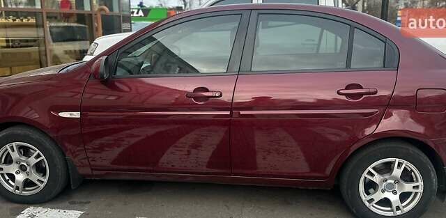 Червоний Хендай Акцент, об'ємом двигуна 1.6 л та пробігом 182 тис. км за 5200 $, фото 2 на Automoto.ua
